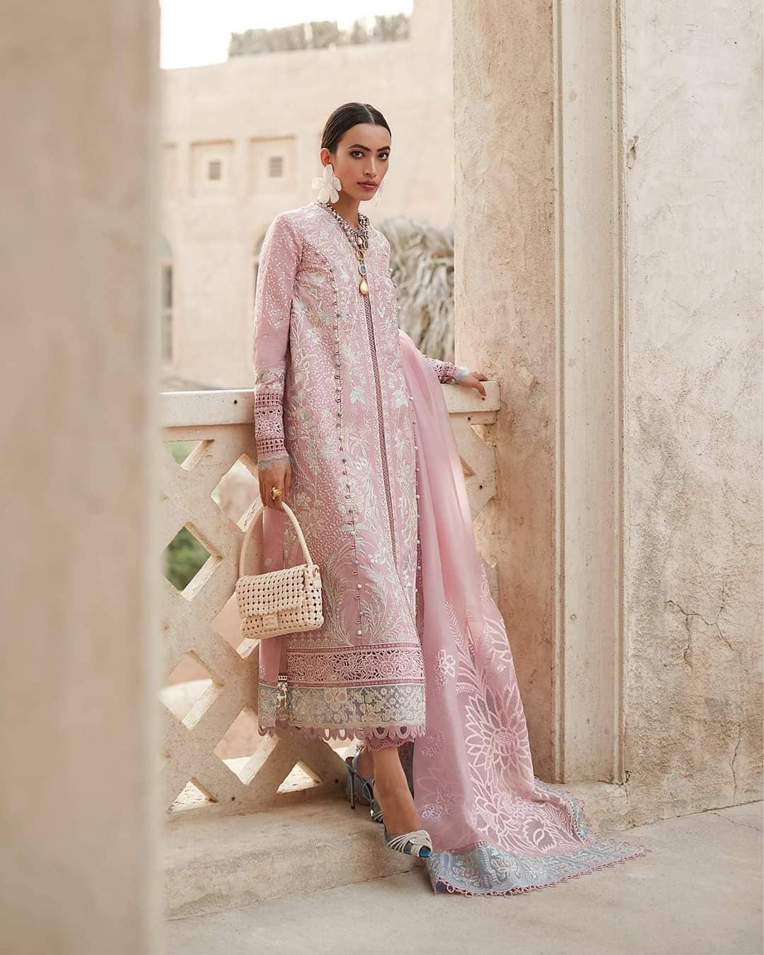 img_suffuse_lawn_collection_22_awwal_boutique