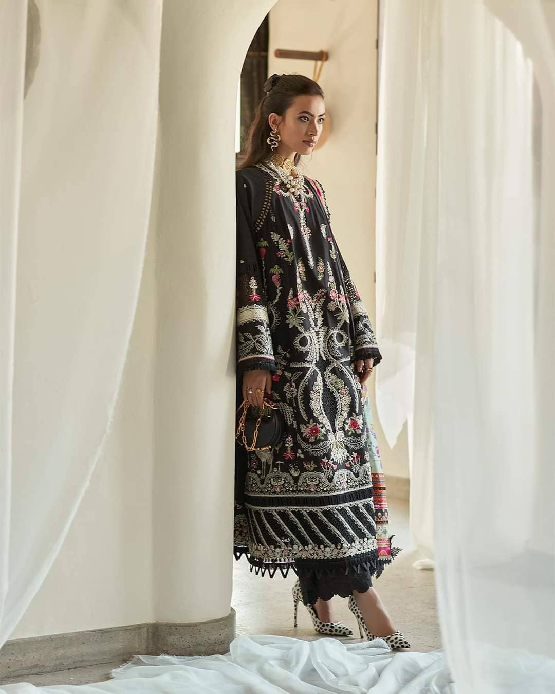 img_suffuse_lawn_collection_22_awwal_boutique