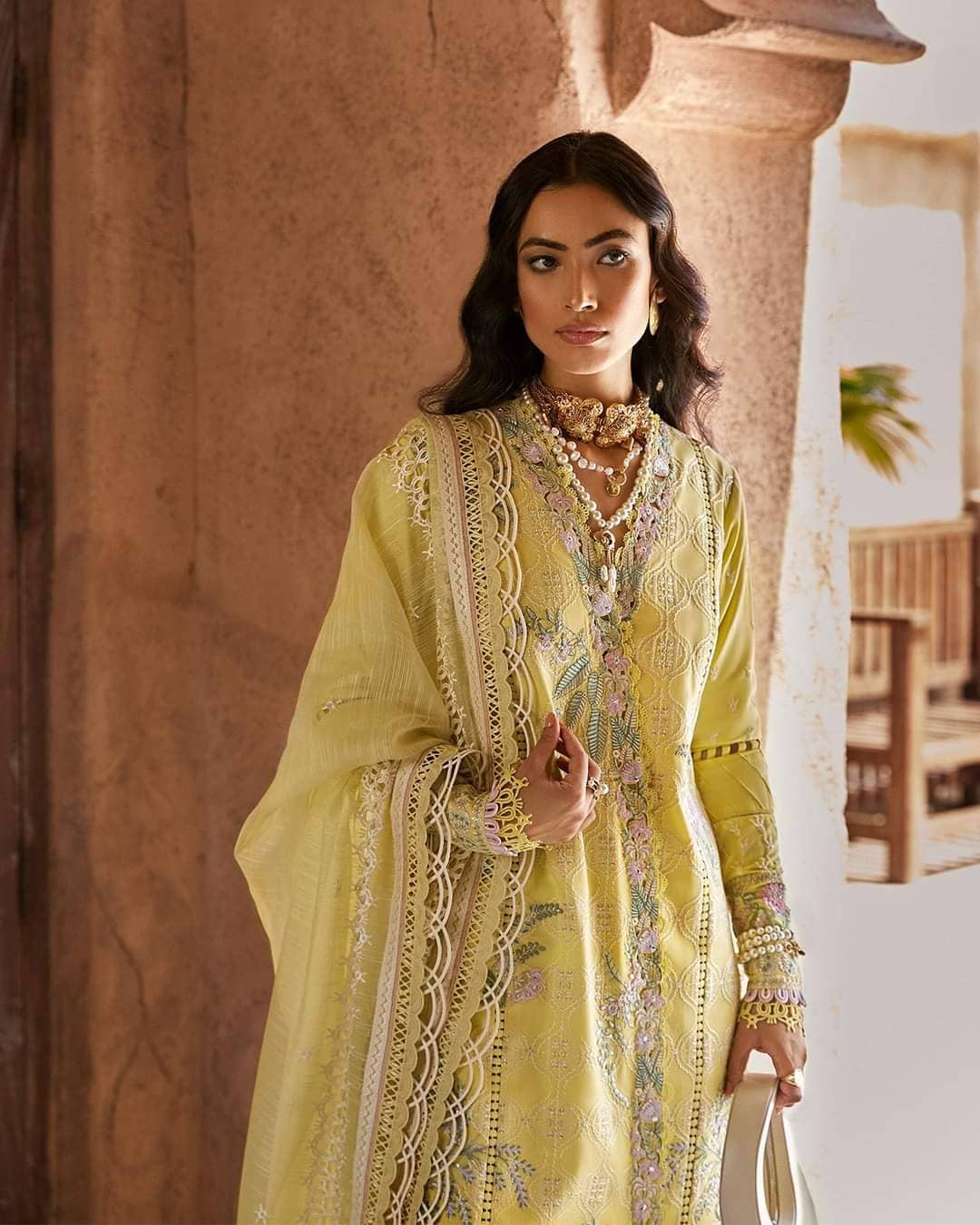 img_suffuse_lawn_collection_22_awwal_boutique