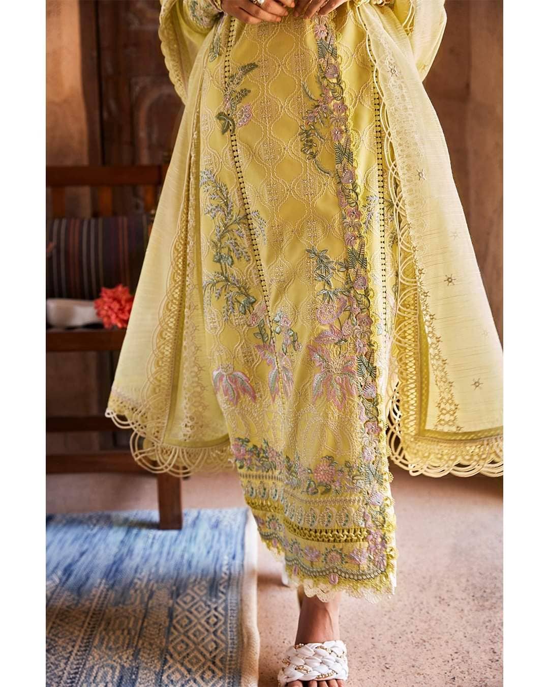 img_suffuse_lawn_collection_22_awwal_boutique