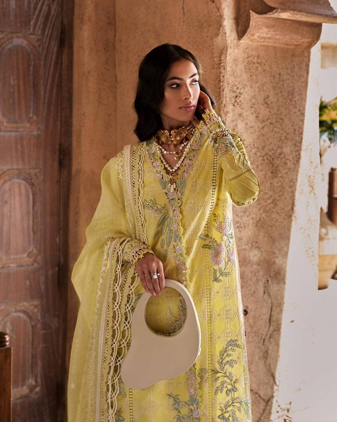 img_suffuse_lawn_collection_22_awwal_boutique