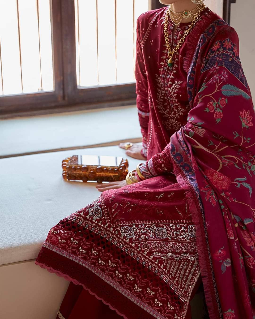 img_suffuse_lawn_collection_22_awwal_boutique