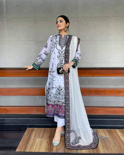 img_spotted_aik_dareeche_lawn_22_awwal_boutique