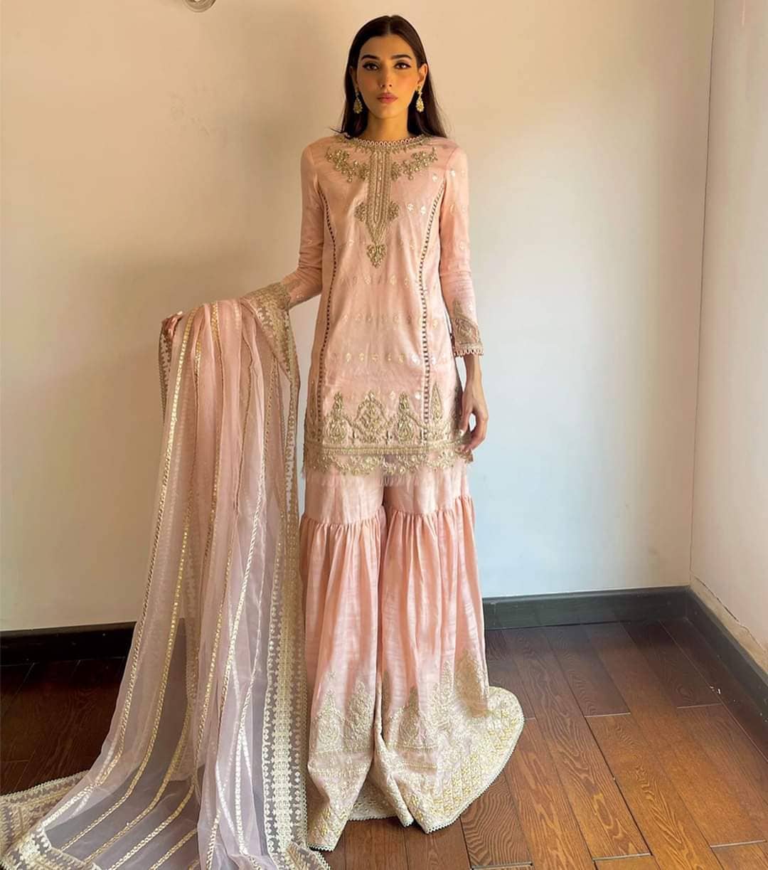 img_spotted_in_qalamkar_luxury_awwal_boutique