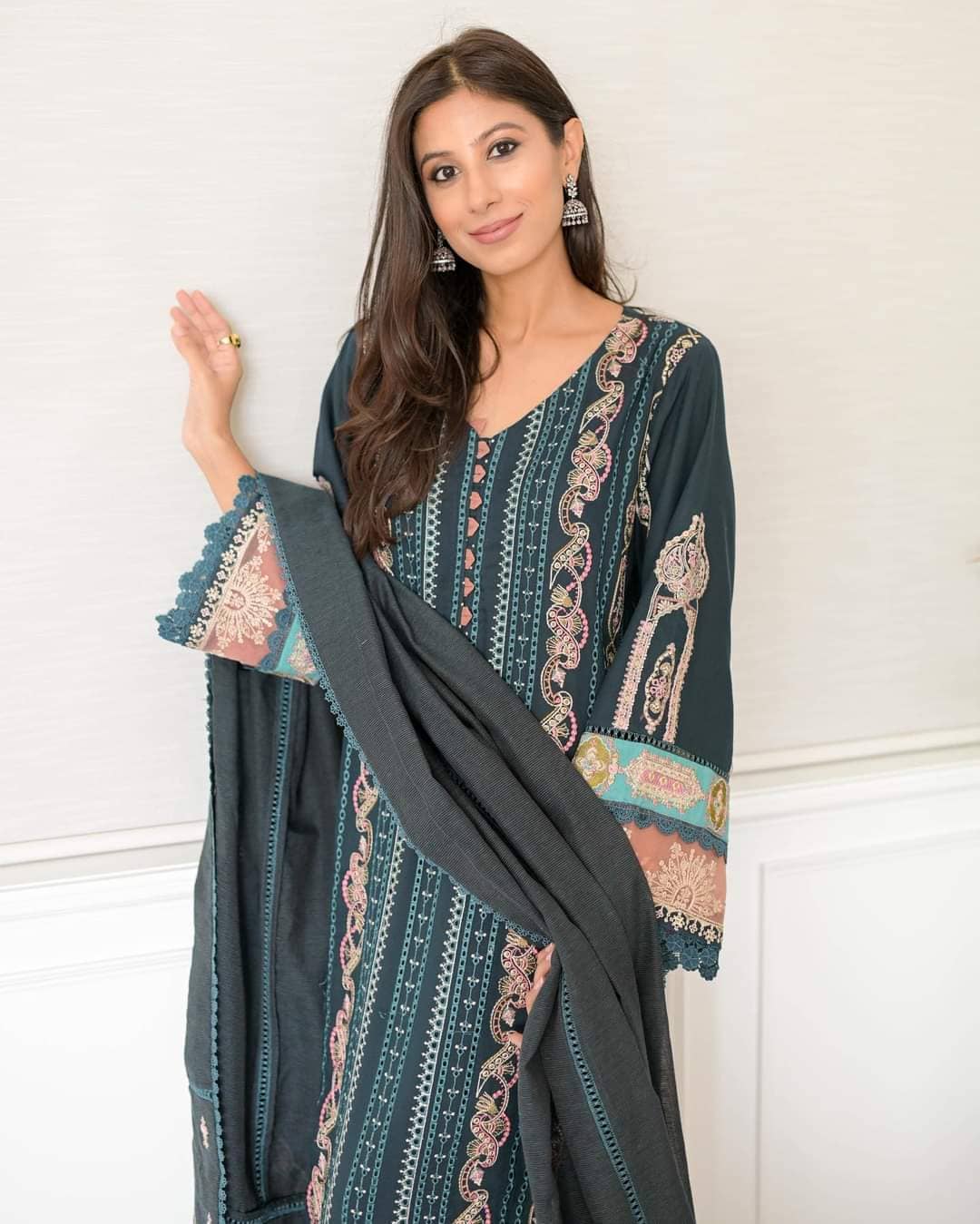 img_spotted_in_qalamkar_q_line_linen_2022_awwal_boutique