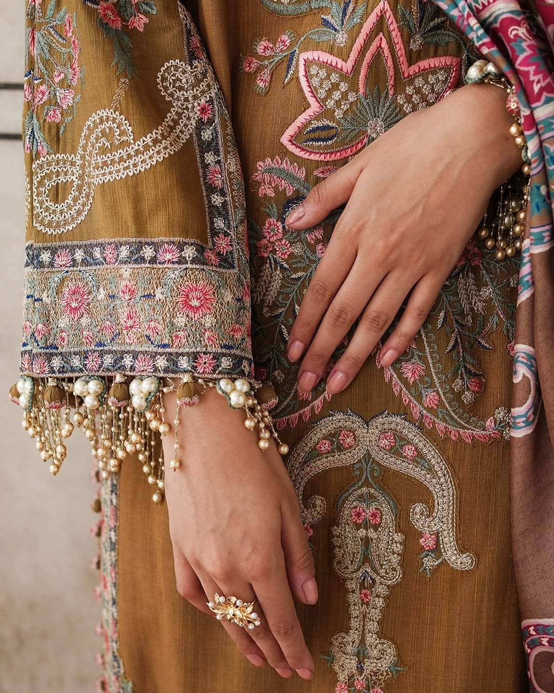 img_sana_safinaz_winter_luxury_awwal_boutique