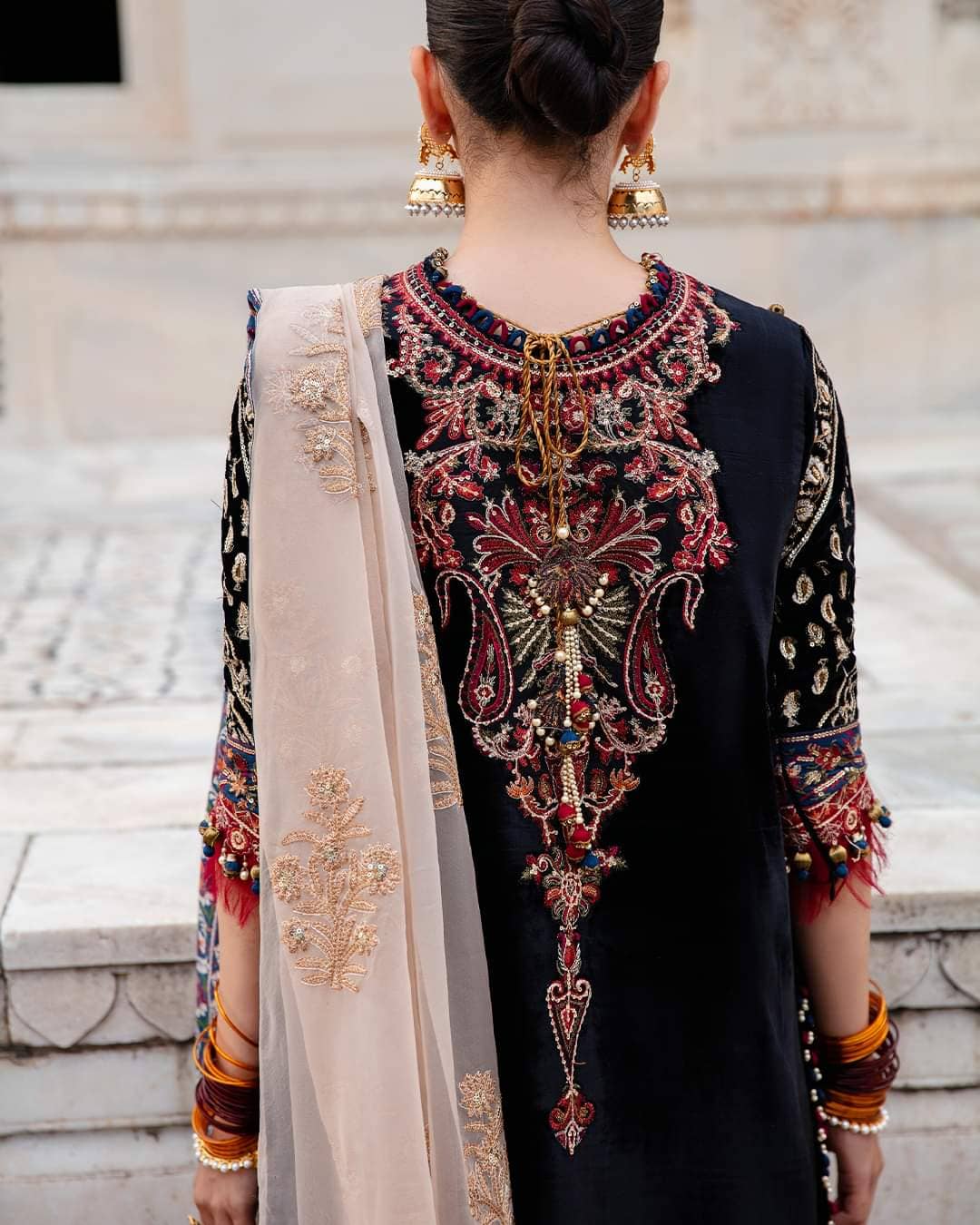 img_sana_safinaz_winter_luxury_awwal_boutique