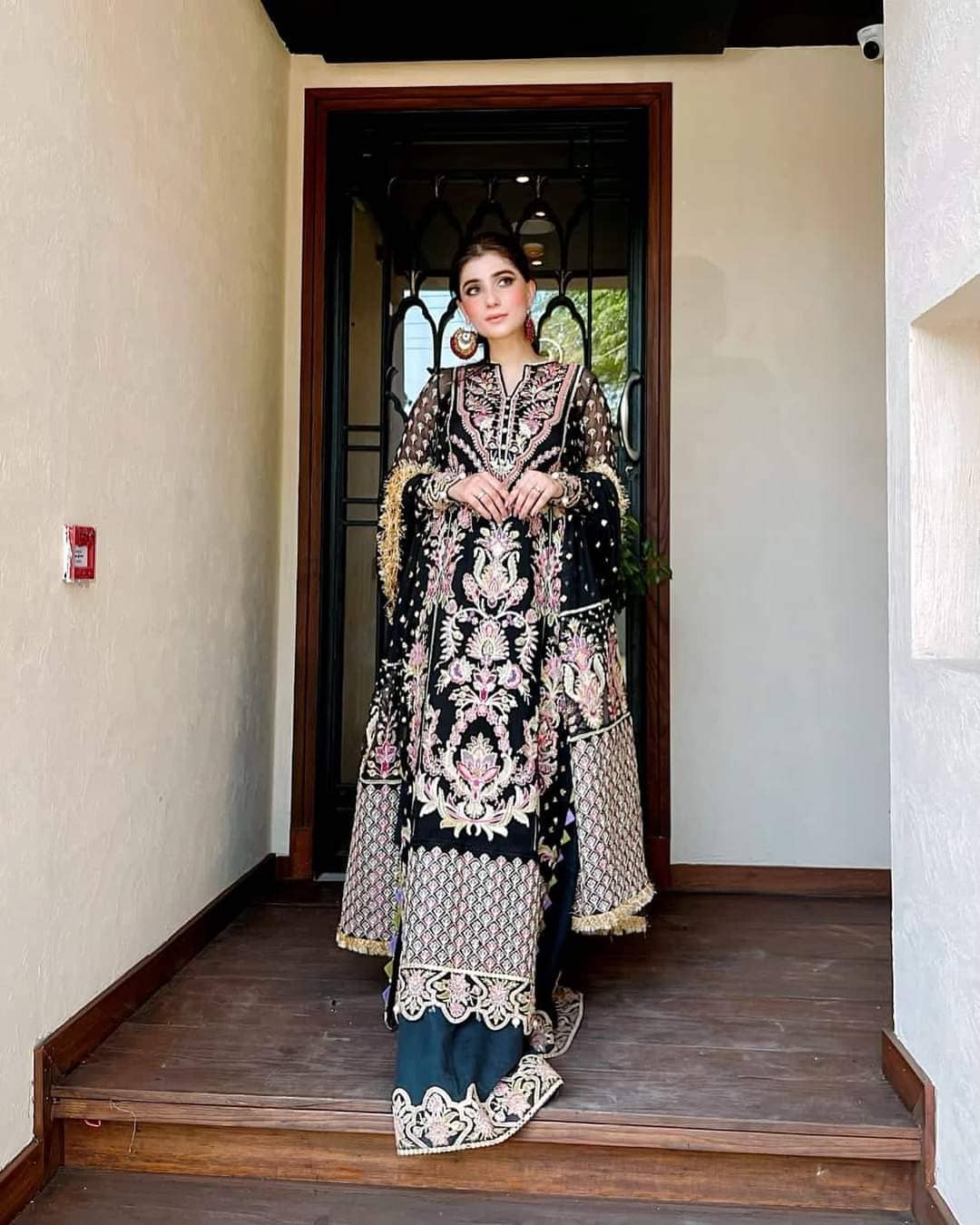 img_afrozeh_shehnai_wedding_edition_awwal_boutique