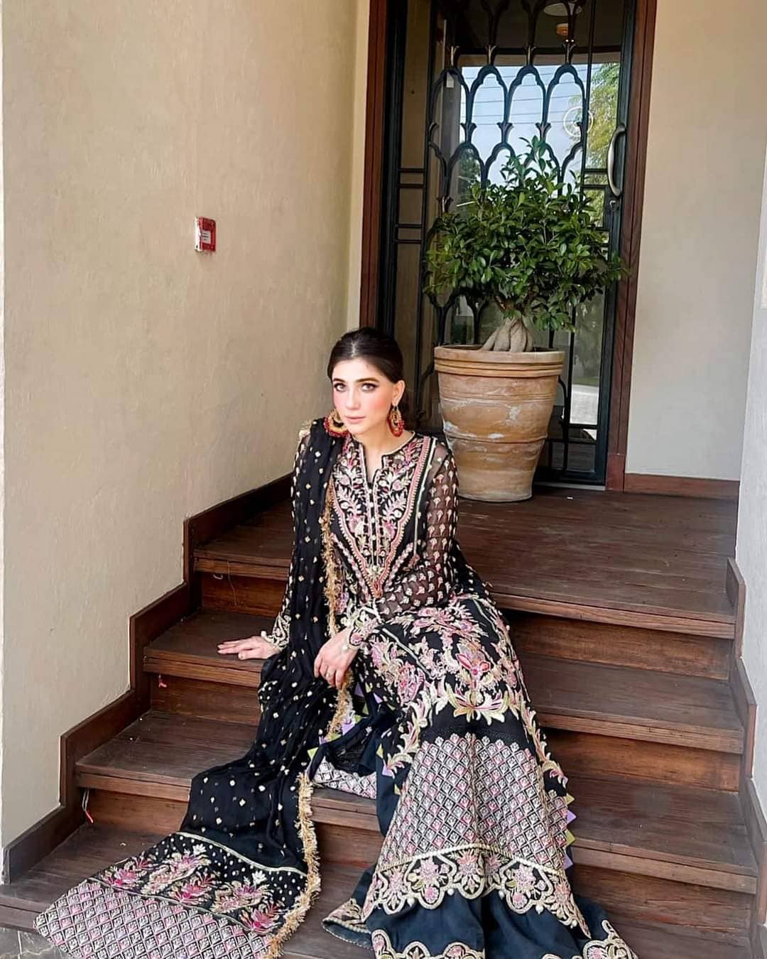 img_afrozeh_shehnai_wedding_edition_awwal_boutique