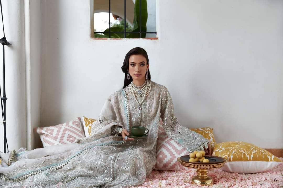 img_suffuse_by_sana_yasir_freesia_2022_wedding_edition_awwal_boutique