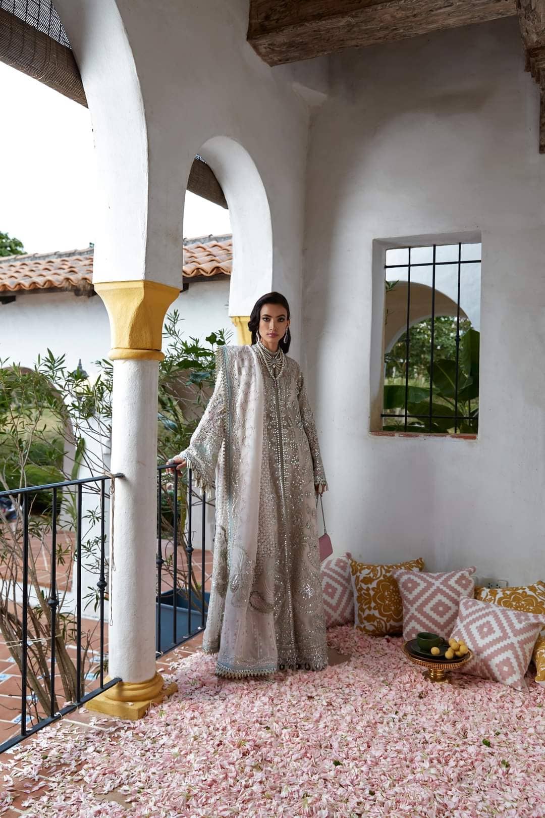 img_suffuse_by_sana_yasir_freesia_2022_wedding_edition_awwal_boutique