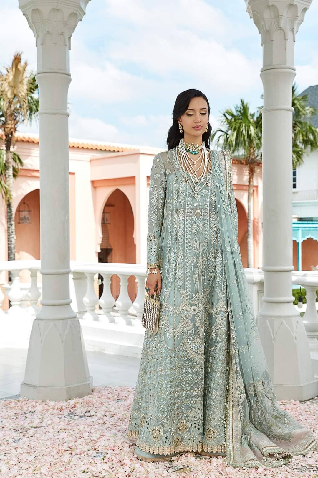 img_suffuse_by_sana_yasir_freesia_2022_wedding_edition_awwal_boutique