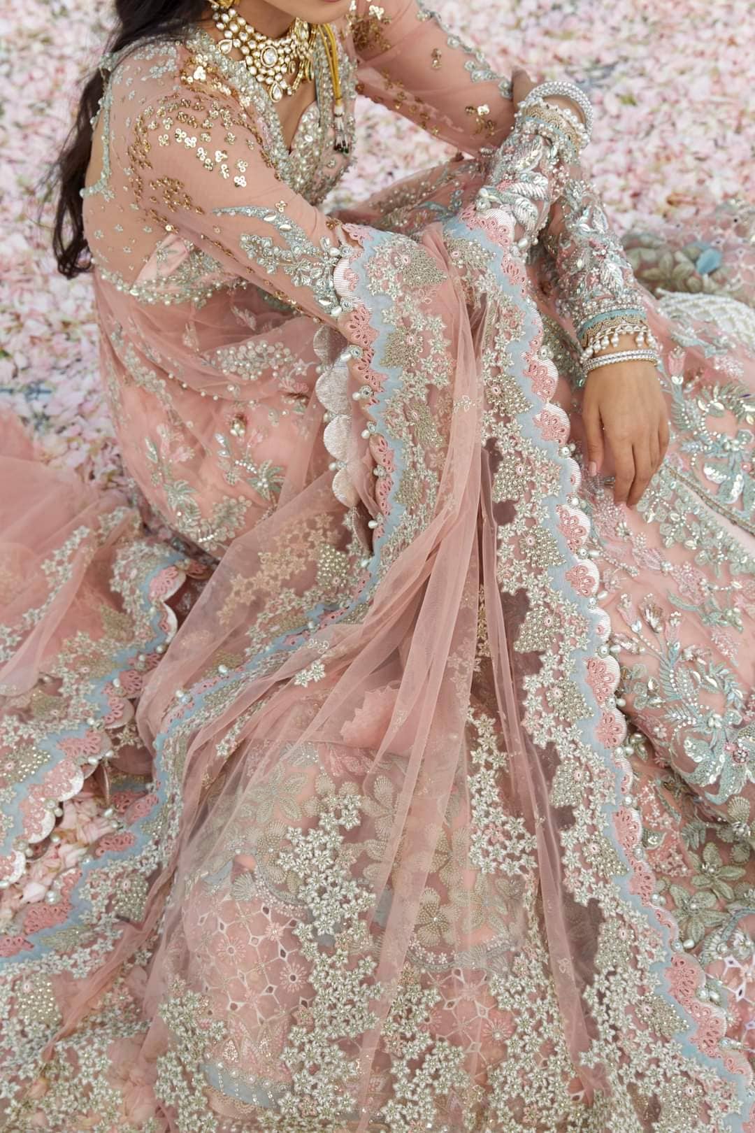 img_suffuse_by_sana_yasir_freesia_2022_wedding_edition_awwal_boutique