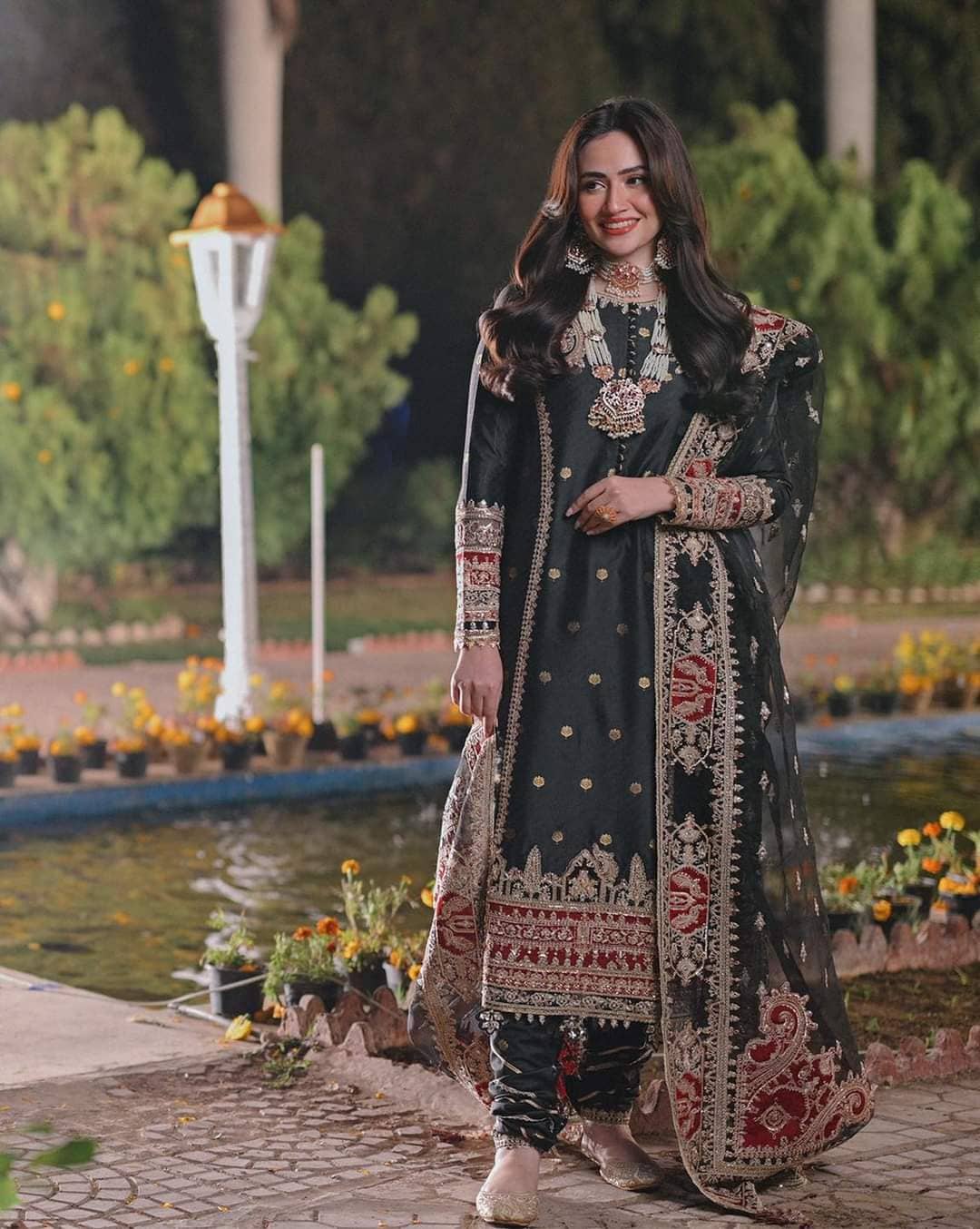 img_qalamkar_luxury_formals_awwal_boutique