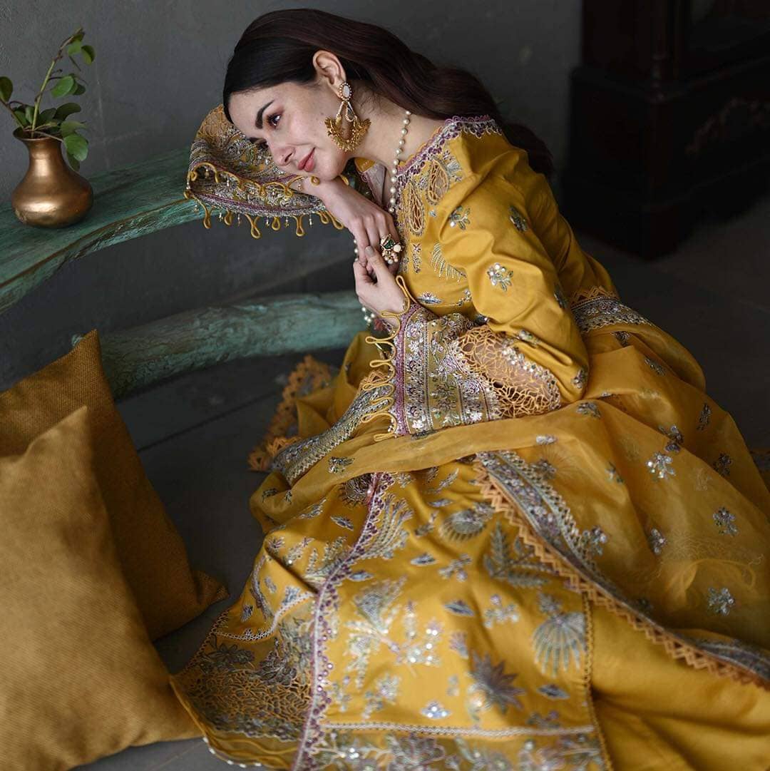 img_qalamkar_luxury_sahil_lawn_23_awwal_boutique