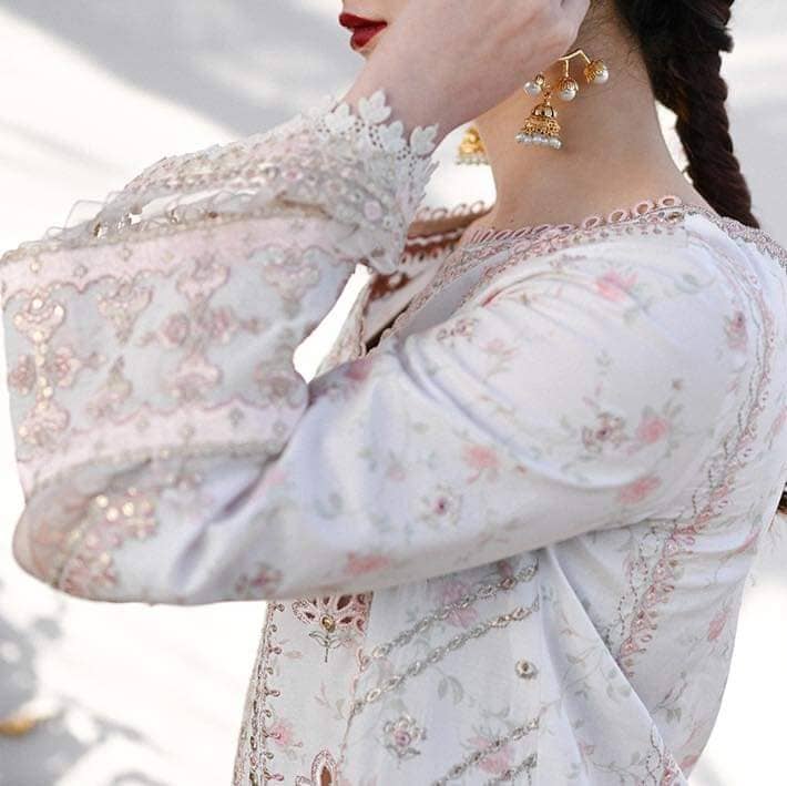 img_qalamkar_sahil_luxury_lawn_23_awwal_boutique