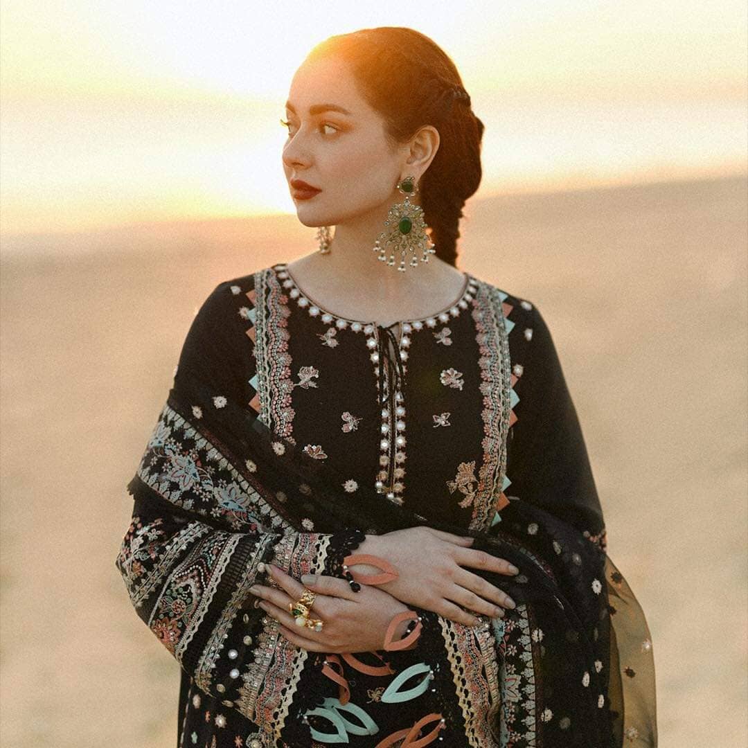 img_qalamkar_sahil_luxury_lawn_23_awwal_boutique