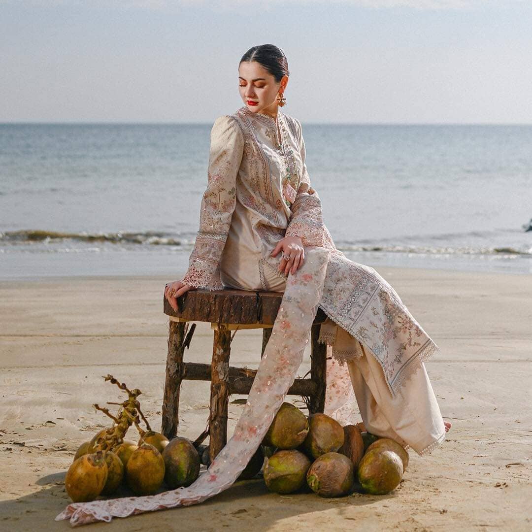 img_qalamkar_luxury_sahil_lawn_23_awwal_boutique