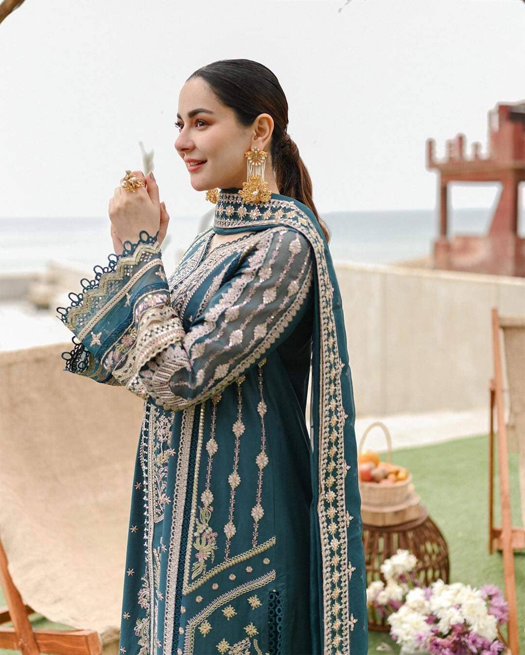 img_qalamkar_sahil_luxury_lawn_23_awwal_boutique