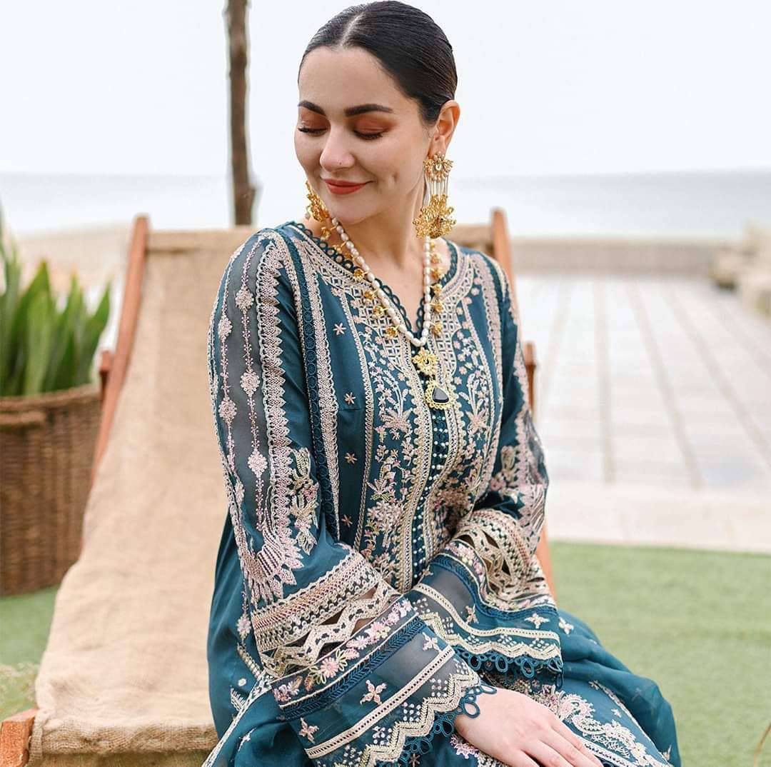img_qalamkar_sahil_luxury_lawn_23_awwal_boutique