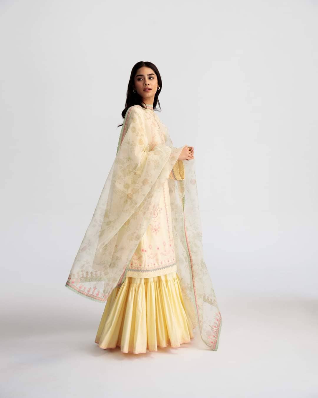 img_coco_lawn_by_zara_shahjahan_23_awwal_boutique