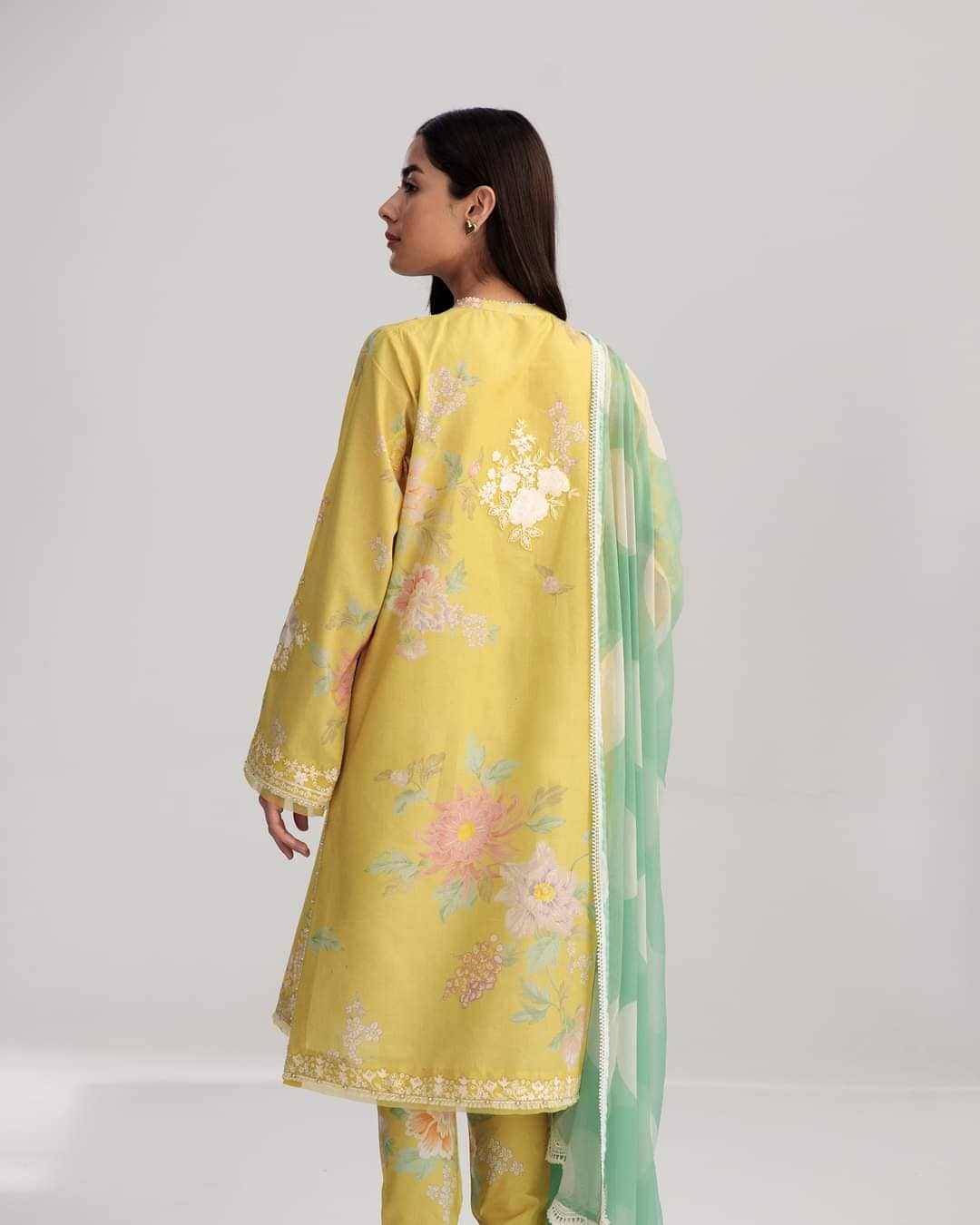 img_coco_lawn_by_zara_shahjahan_23_awwal_boutique