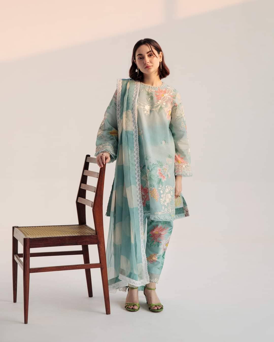 img_coco_lawn_by_zara_shahjahan_23_awwal_boutique