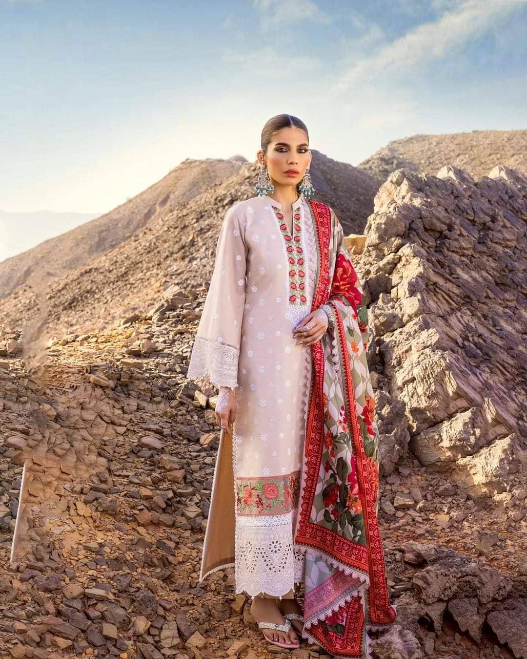 img_zainab_chottani_lawn_23_awwal_boutique