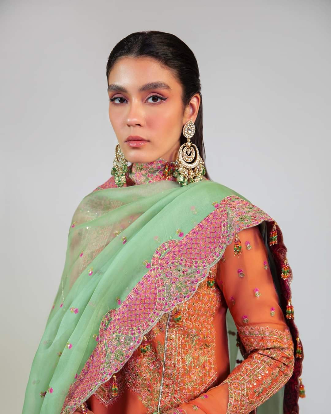 img_hussain_rehar_luxury_lawn_roshan_23_awwal_boutique