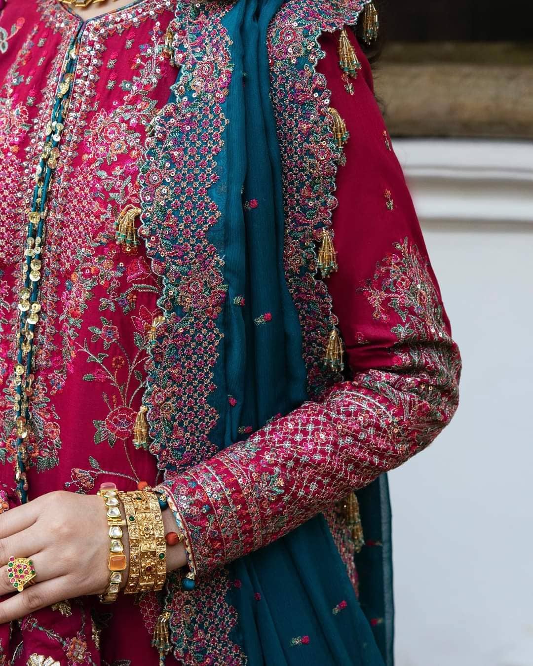 img_hussain_rehar_luxury_lawn_roshan_23_awwal_boutique