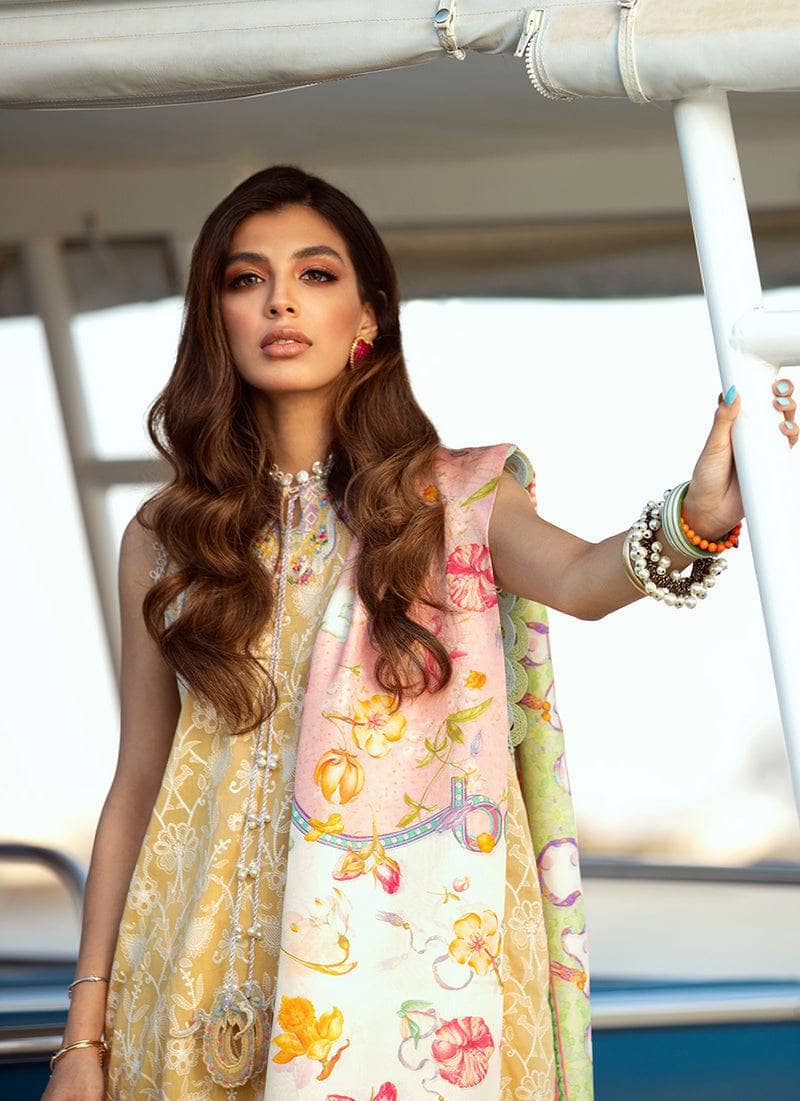 img_farah_talib_aziz_lawn_22_awwal_boutique_awwal_boutique
