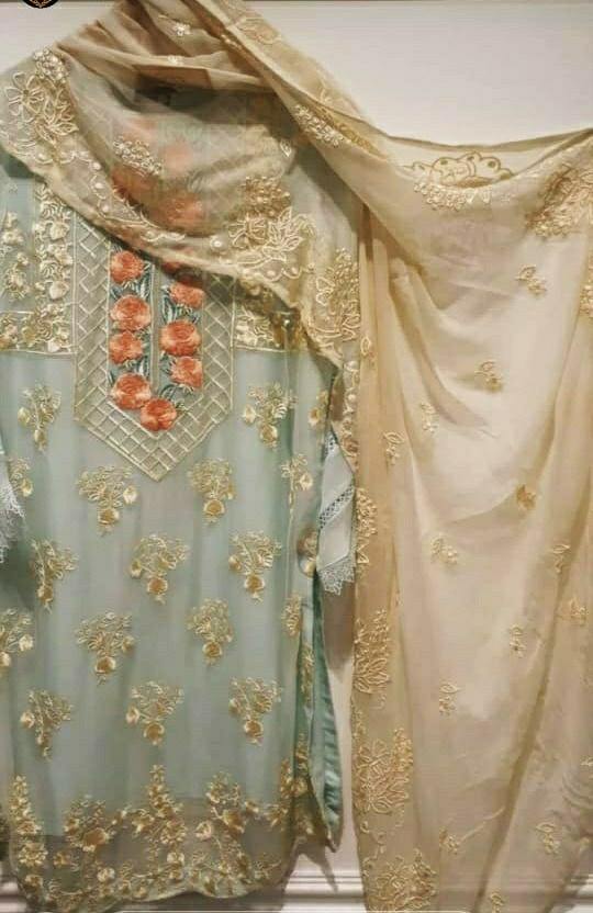 img_agha_noor_velvet_ready_made_sharara_style_wedding_awwal_boutique