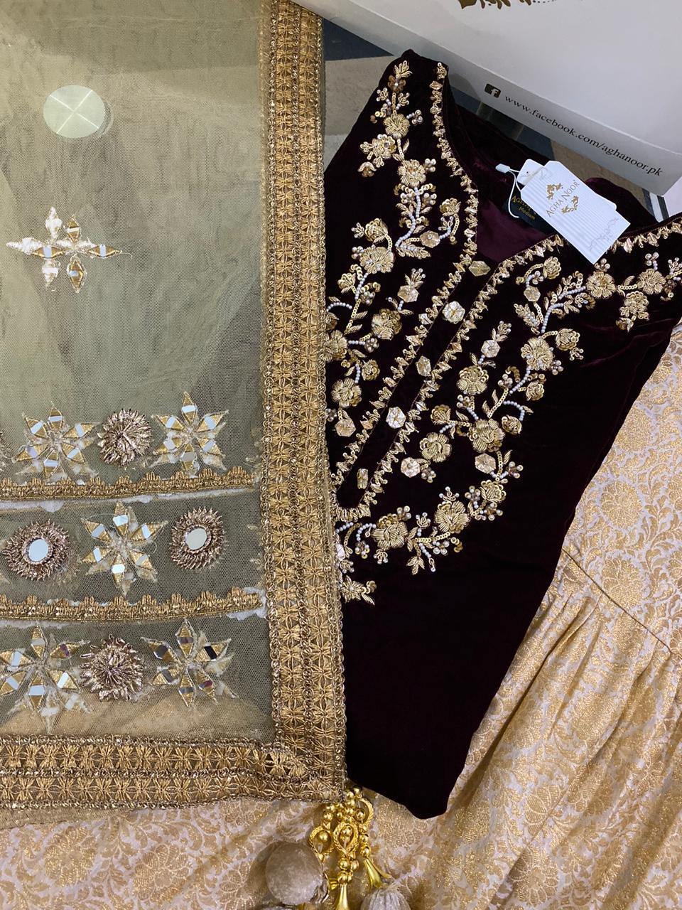 img_agha_noor_velvet_ready_made_sharara_style_wedding_awwal_boutique