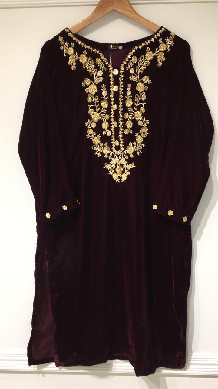 img_agha_noor_velvet_ready_made_sharara_style_wedding_awwal_boutique