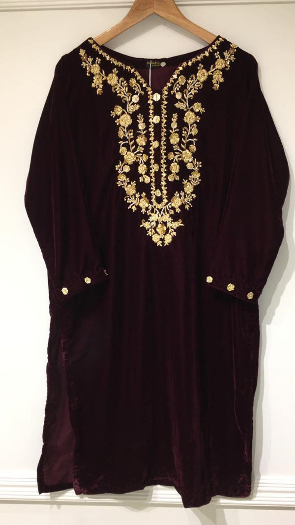 img_agha_noor_velvet_ready_made_sharara_style_wedding_awwal_boutique