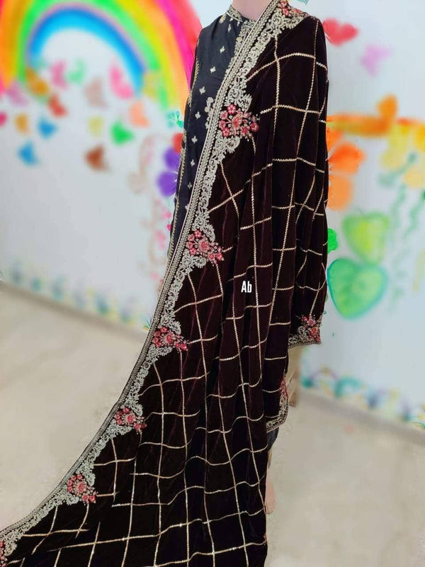 img_velvet_embroidered_shawl_collection_awwal_boutique