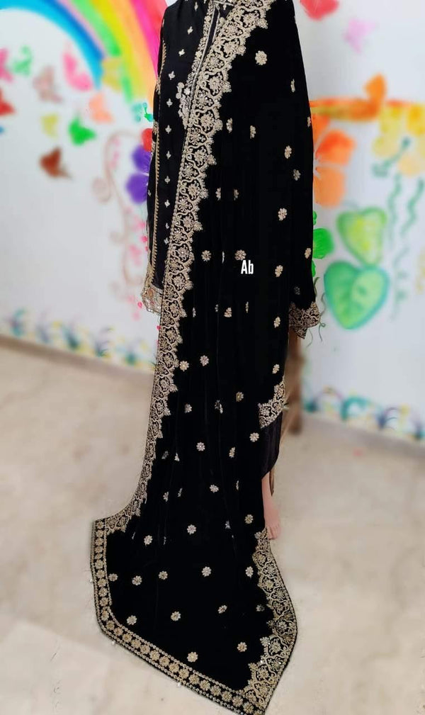 img_velvet_embroidered_shawl_collection_awwal_boutique