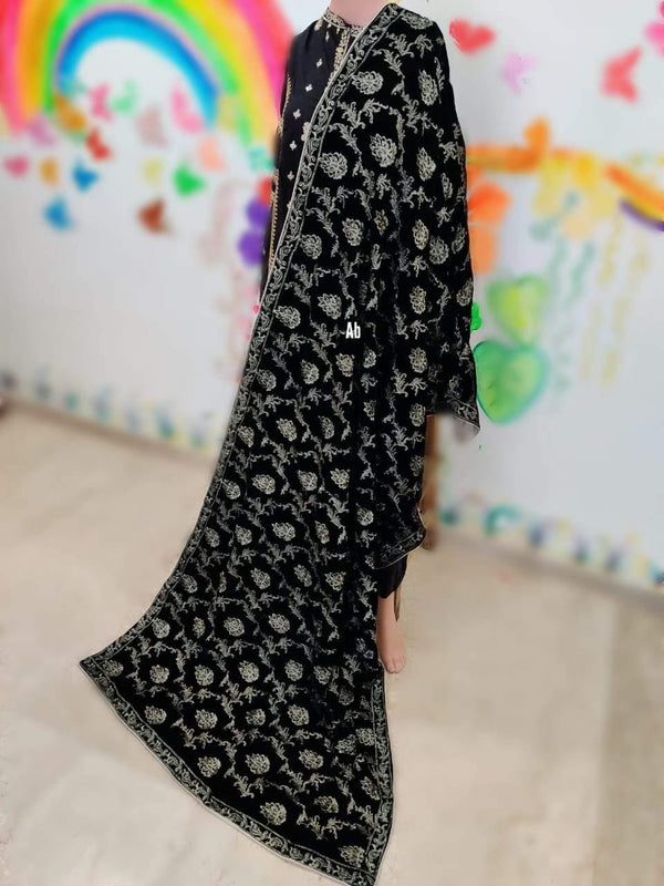 img_velvet_embroidered_shawl_collection_awwal_boutique