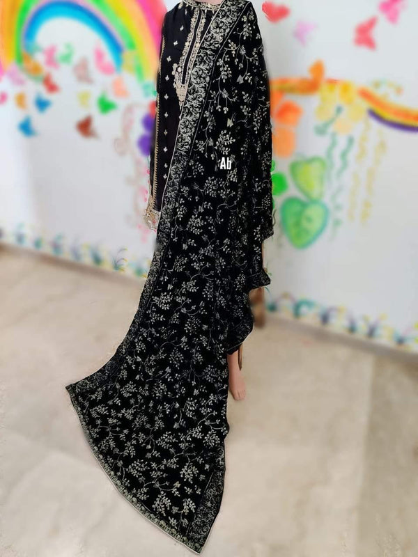 img_velvet_embroidered_shawl_collection_awwal_boutique