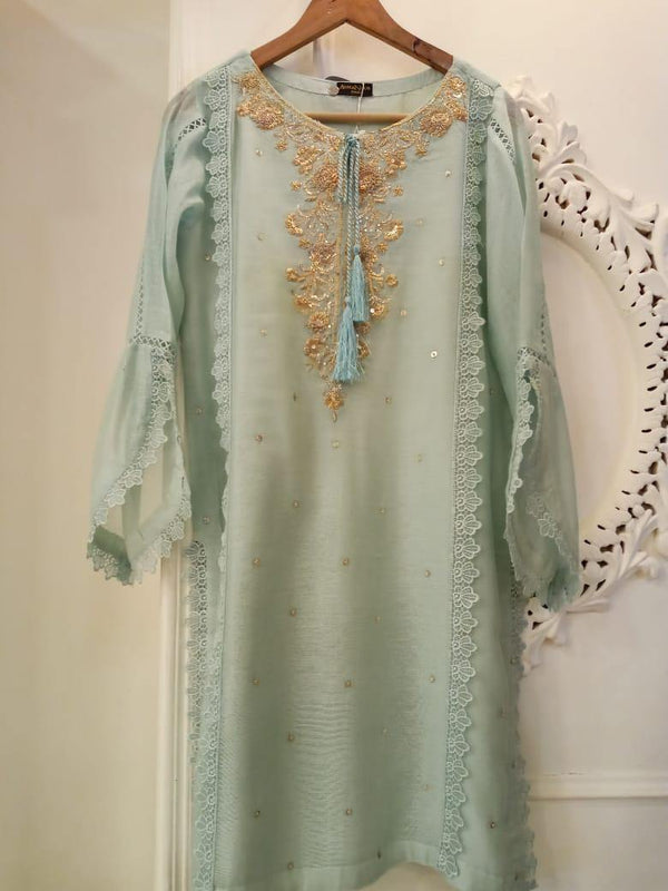 img_agha_noor_velvet_ready_made_sharara_style_wedding_awwal_boutique