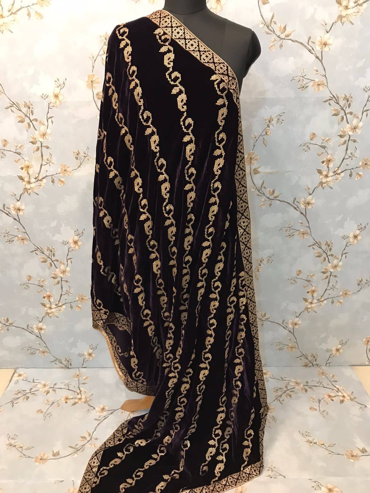 img_velvet_embroidered_shawls_awwal_boutique