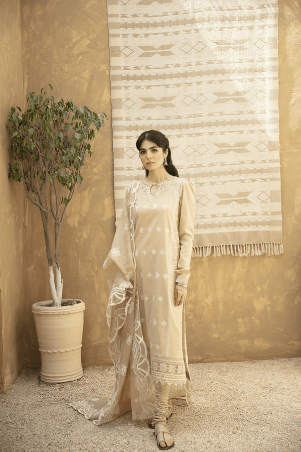 img_q_line_by_qalamkar_luxury_lawn_2021_awwal_boutique