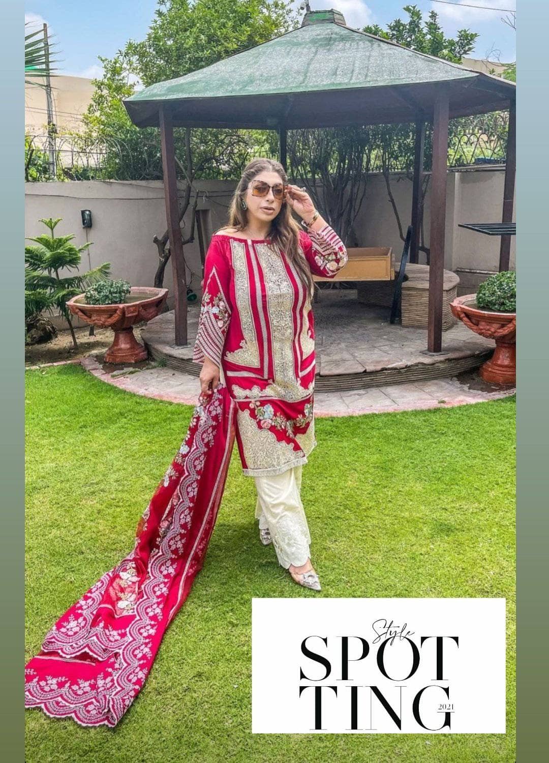 img_crimson_lawn_by_saira_shakira_awwal_boutique