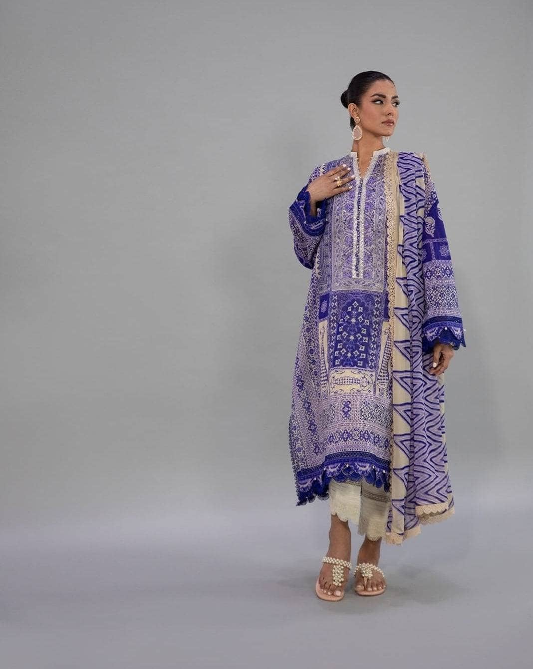 img_sana_safinaz_mahay_lawn_22_awwal_boutique