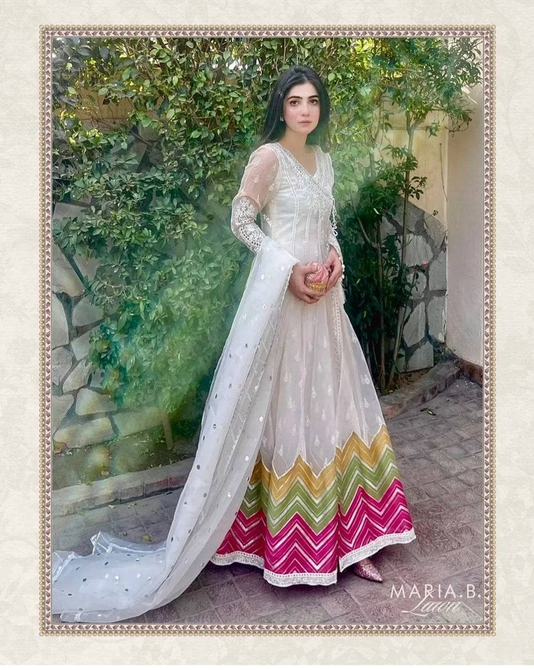 img_maria_b_lawn_22_awwal_boutique