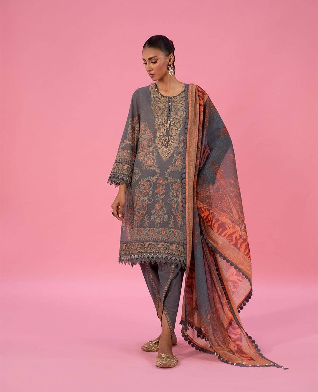 img_sana_safinaz_mahay_lawn_22_awwal_boutique