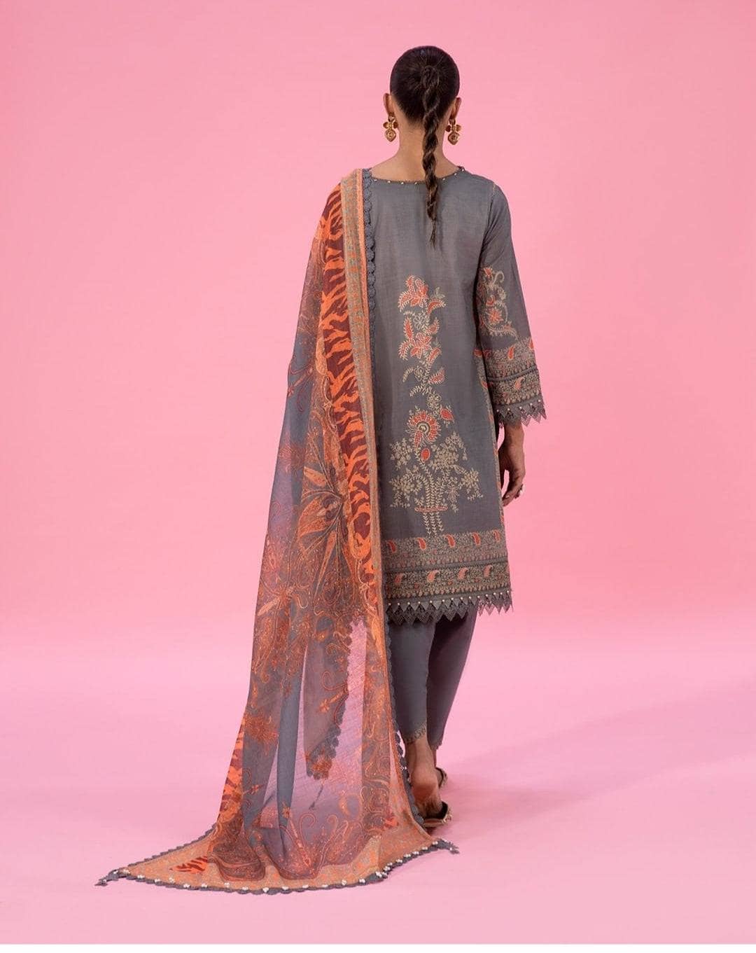 img_sana_safinaz_mahay_lawn_22_awwal_boutique