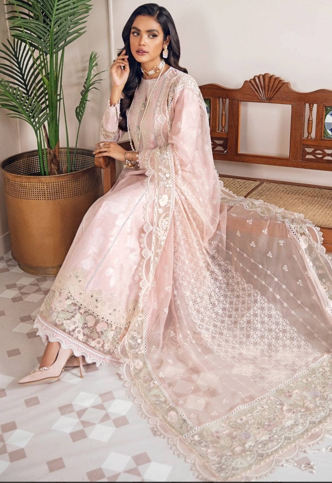 img_baroque_khurmi_jacquard_lawn_awwal_boutique