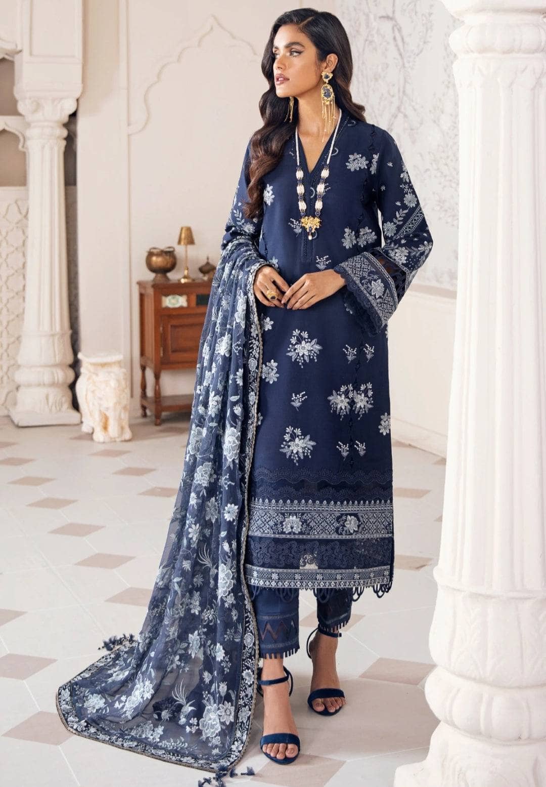img_baroque_khurmi_jacquard_lawn_awwal_boutique