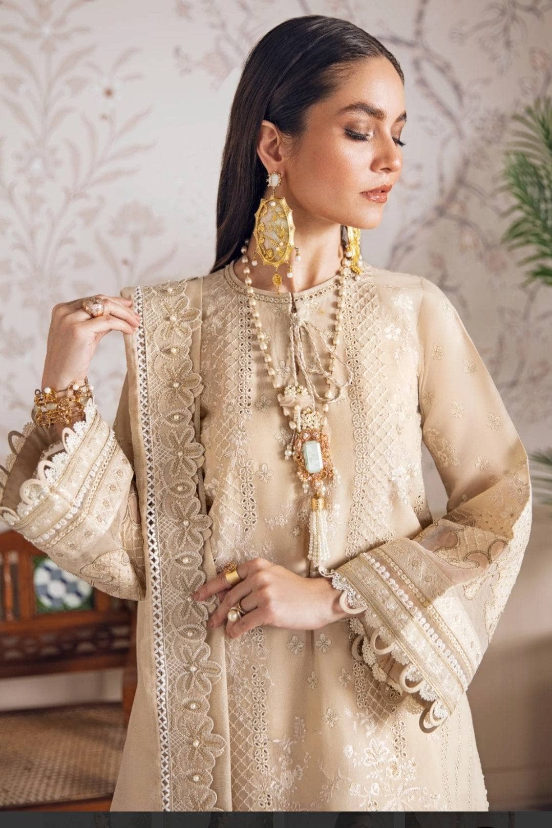 img_baroque_khurmi_jacquard_lawn_awwal_boutique